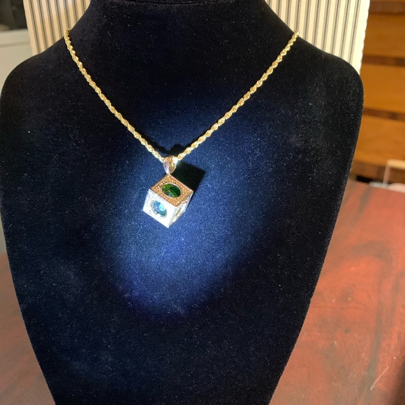 Jewelry - Worthington Pendant Neclace